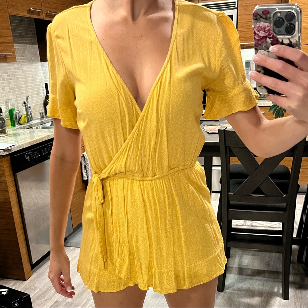 Abercrombie and Fitch yellow print faux wrap romper size medium